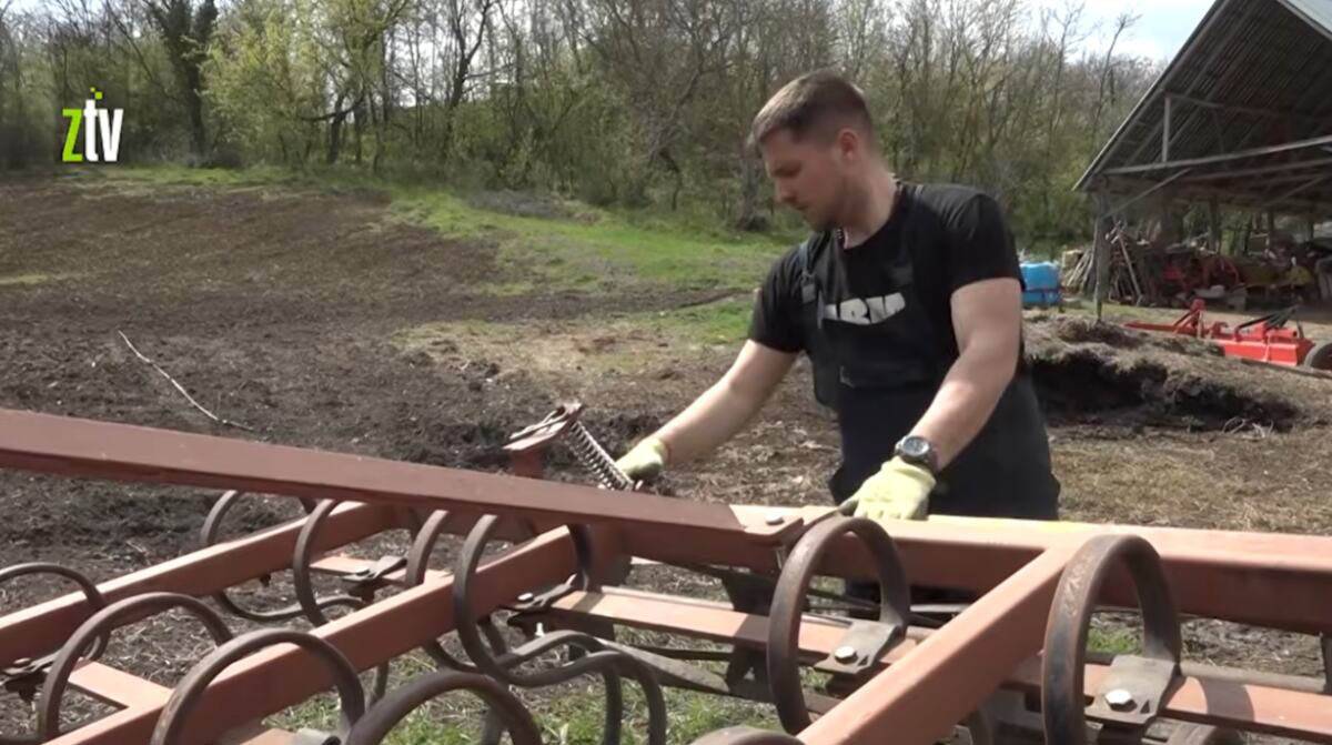 "Selo je stub društva": Master ekonomista Miloš (30) iz kancelarije ide pravo na traktor, radi oba posla i stiže sve