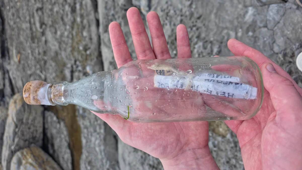 Žena ugledala bocu s porukom na plaži: Pročitala šta piše i momentalno pozvala policiju