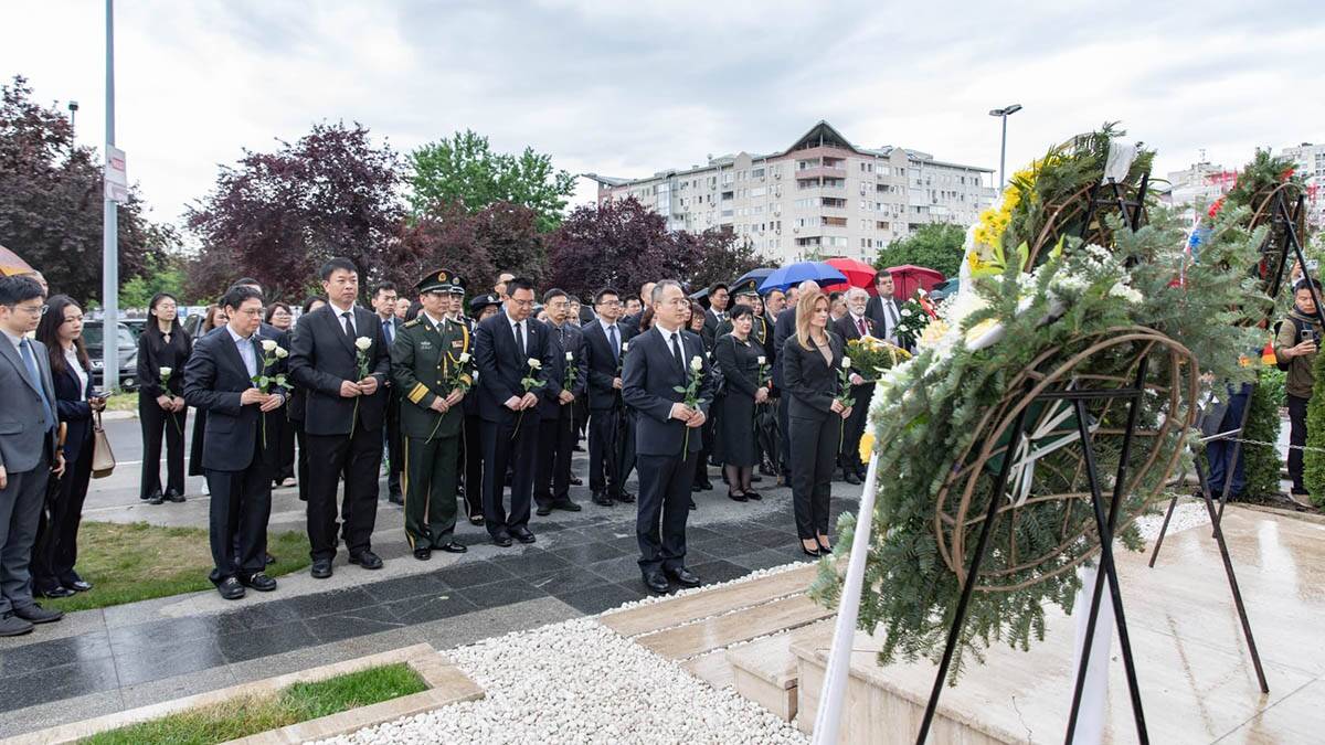 27 GODINA OD BOMBARDOVANJA AMBASADE KINE U BEOGRADU: Na mestu NATO bombi 2009. godine podignut spomenik stradalima