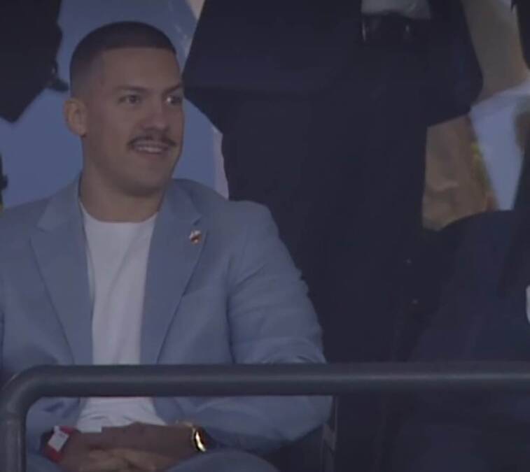 Baka Prase u odelu na finalu Kupa Srbije: Napravio haos svojim dolaskom, pogledajte kako navija (Foto)
