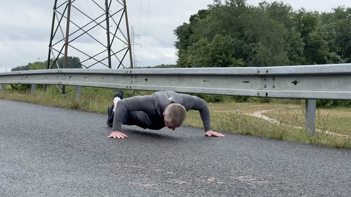 Slovački premijer na drugu godišnjicu pokušaja atentata objavio snimak: Radio sklekove, pa zaplivao u jezeru