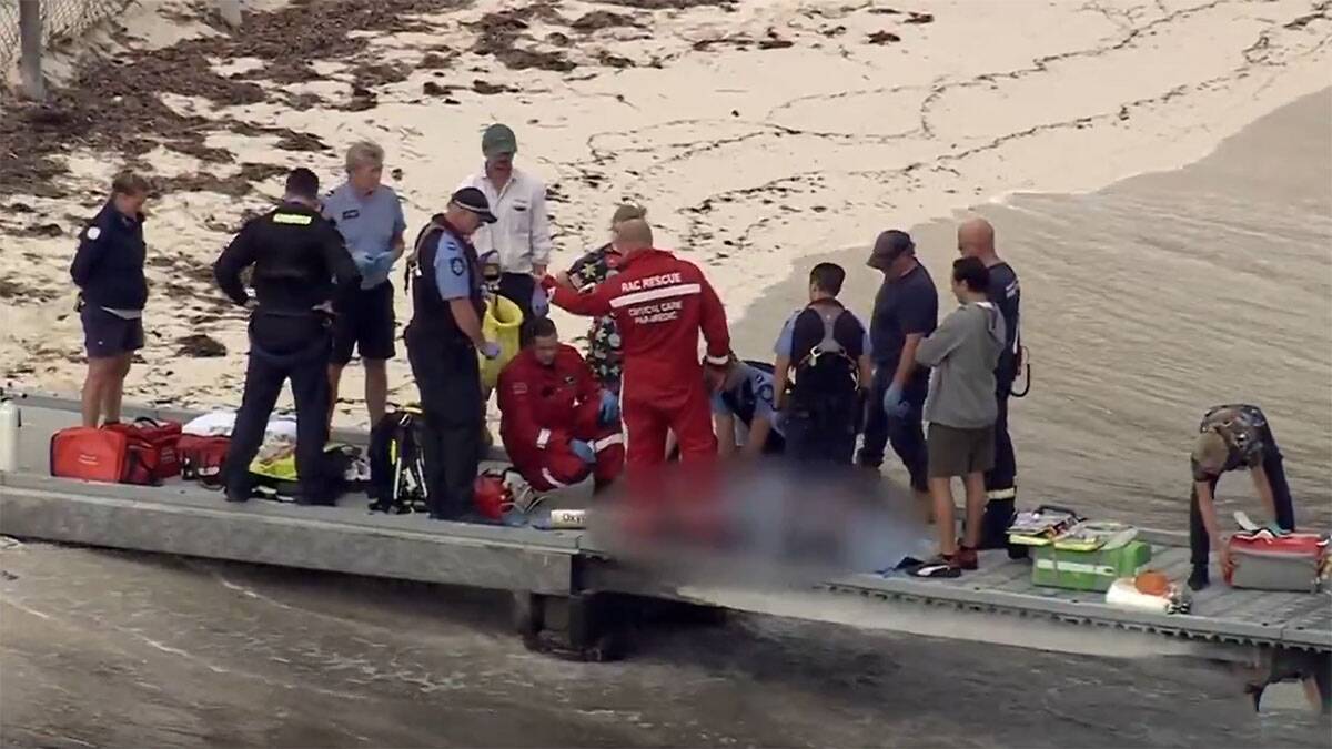 Velika bela ajkula dugačka 5 metara raskomadala muškarca u plićaku: Turisti gledali nemile scene, vrištao je (Video)