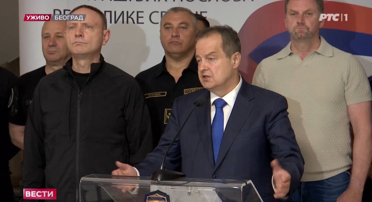 Dačić: Privedene 23 osobe zbog napada na policiju, ima povređenih službenika