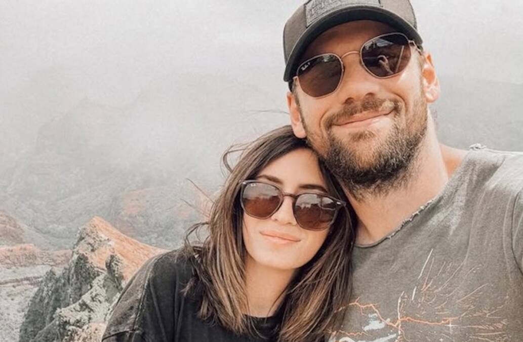 Pevač priznao da je gej posle 14 godina braka: Šokantno priznanje objavio na Instagramu, 2 sata kasnije oglasila se žena