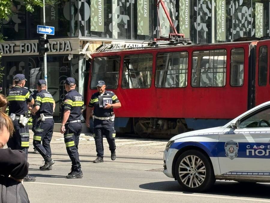 "Zvuk bio toliko jak, kao zemljotres, ljudi su vrištali": Očevici opisali horor na Dorćolu, ovo je moguć uzrok nesreće