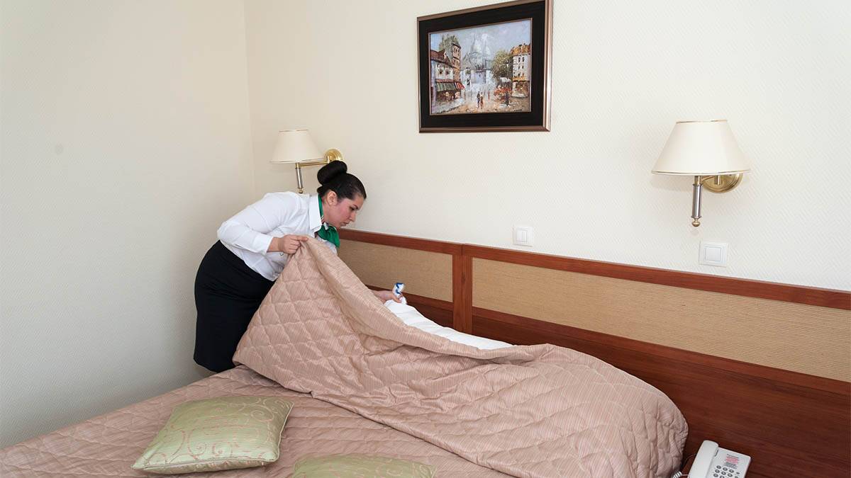 "Ni slučajno ne skačite na hotelski krevet odmah": Sobarica otkrila užas koji vas čeka ako ne obavite proveru