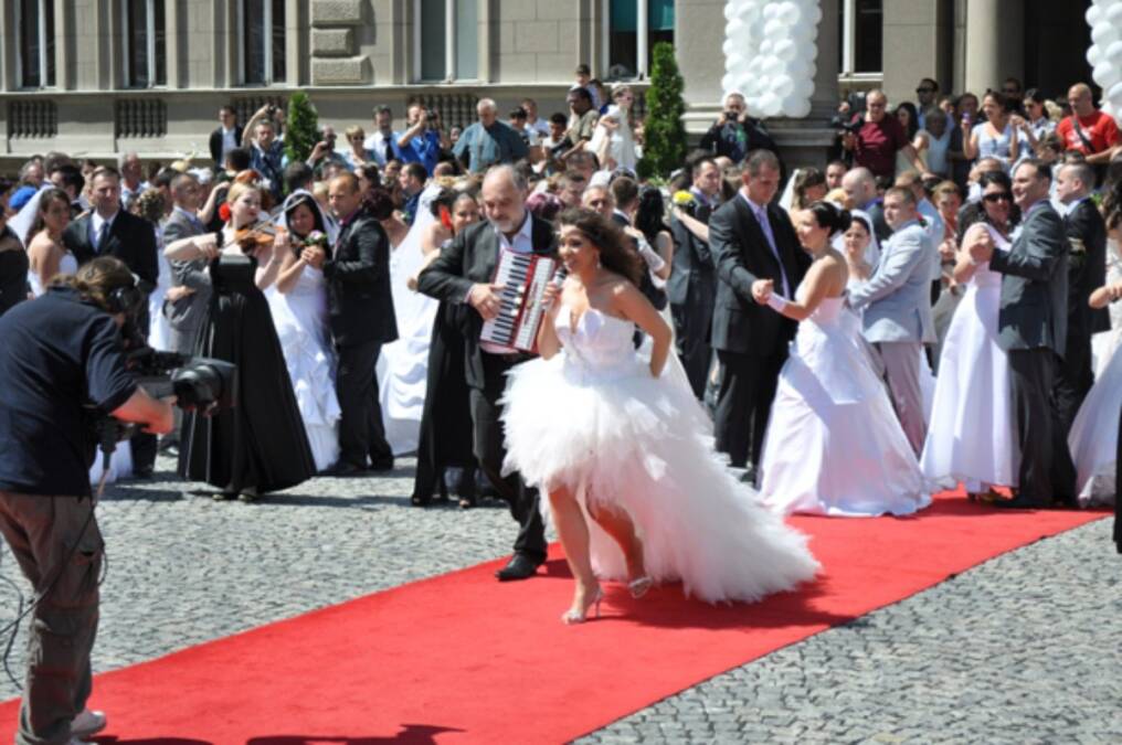 Pesme koje treba da budu zabranjene mladoženjama na svadbama: Zbog stihova nastajao haos, mlade doživele slomove