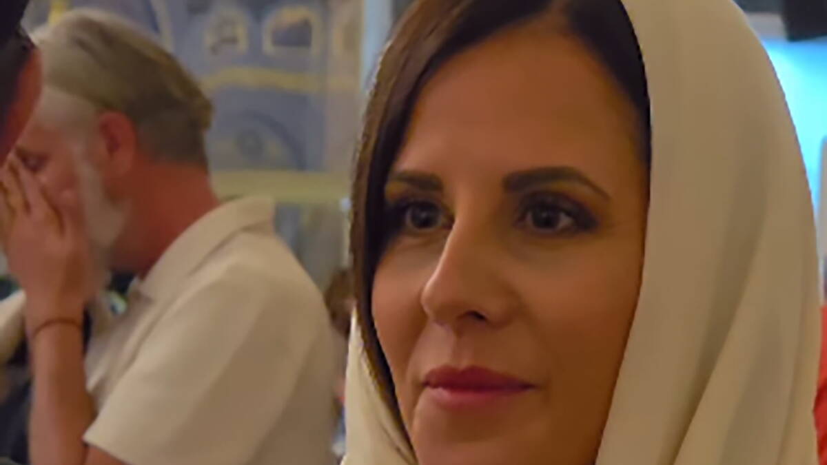 (Video) Tamara Vučić u Hramu Svetog Save: Sa sinom Vukanom se poklonila Pojasu Presvete Bogorodice