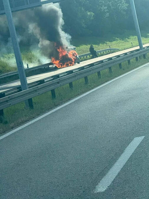 Stravičan požar na auto-putu Beograd - Niš: Vatra "progutala
