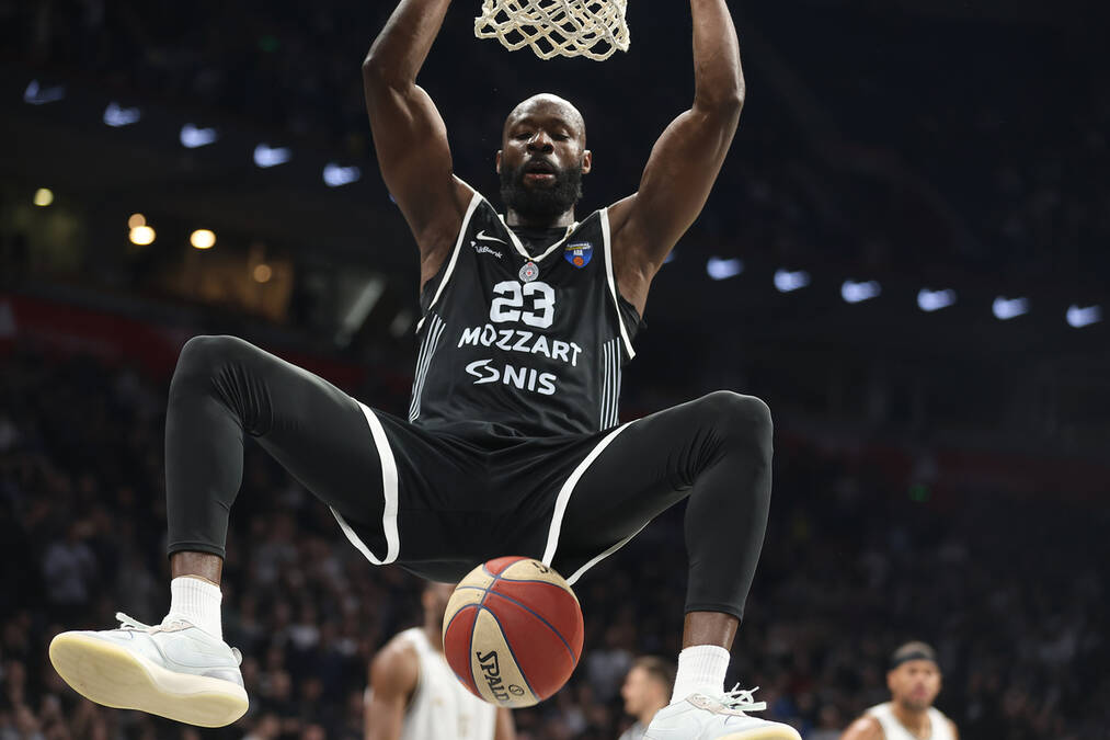 Pljušte potpisi u Partizanu: Crno-beli ne dozvoljavaju da im