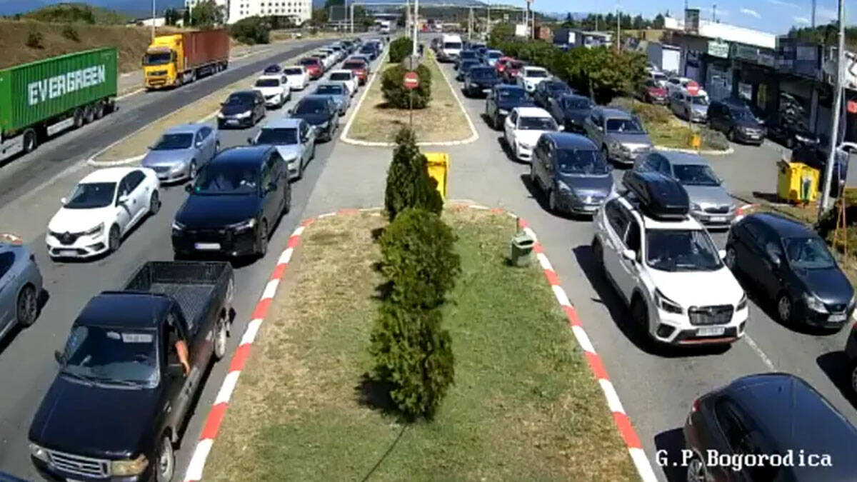 Počele gužve za Grčku: Turisti iz Srbije zaglavljeni na granici, kolone kilometarske