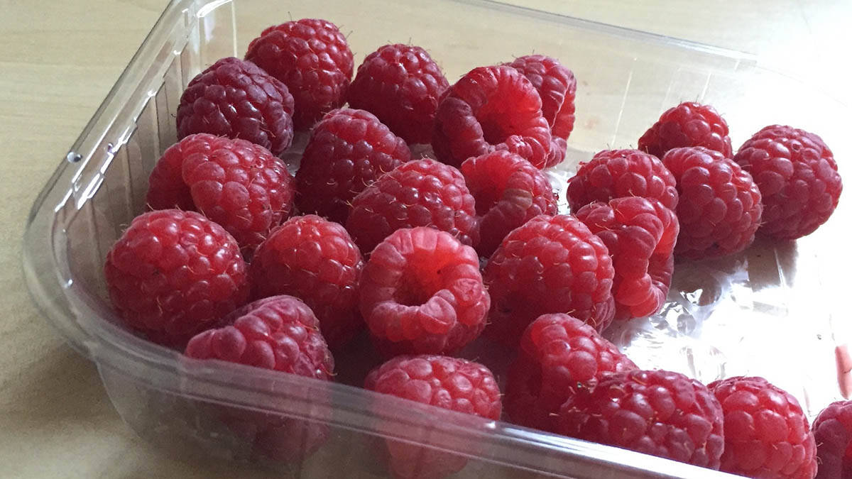 Zašto nam maline prodaju u malim pakovanjima? Nije slučajno ni to što kutije nikada nisu pune do vrha
