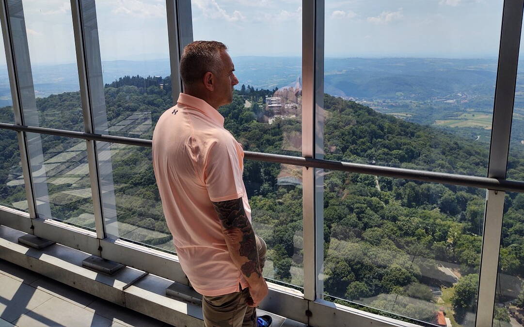 "Raskomadao ga je i pojeo": Stravična ispovest srpskog pevača o ubistvu najboljeg druga, video "zver" u lancima