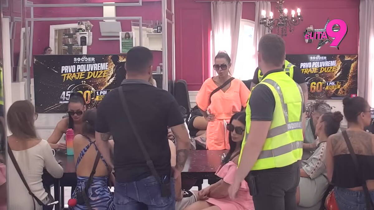 Aneli se zaletela u staklo: Jezive scene u "Eliti", obezbeđenje uletelo (Video)