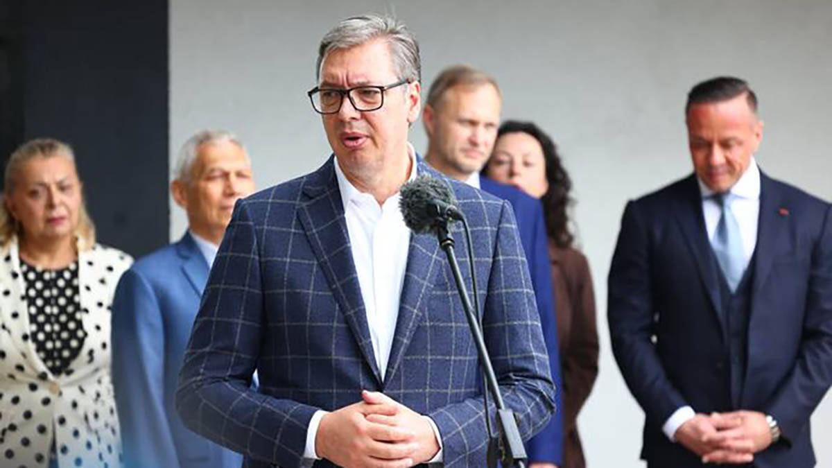 Vučić obišao novi Dispečerski centar u Makišu: Sanacija pruge ka Crnoj Gori počinje u najkraćem roku