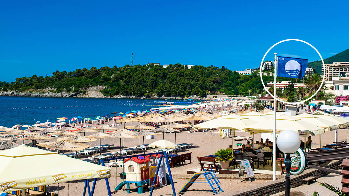 Prestižne plave zastave vijore se Crnom Gorom: 36 plaža ispunilo najstrože kriterijume za savršeno čistu vodu