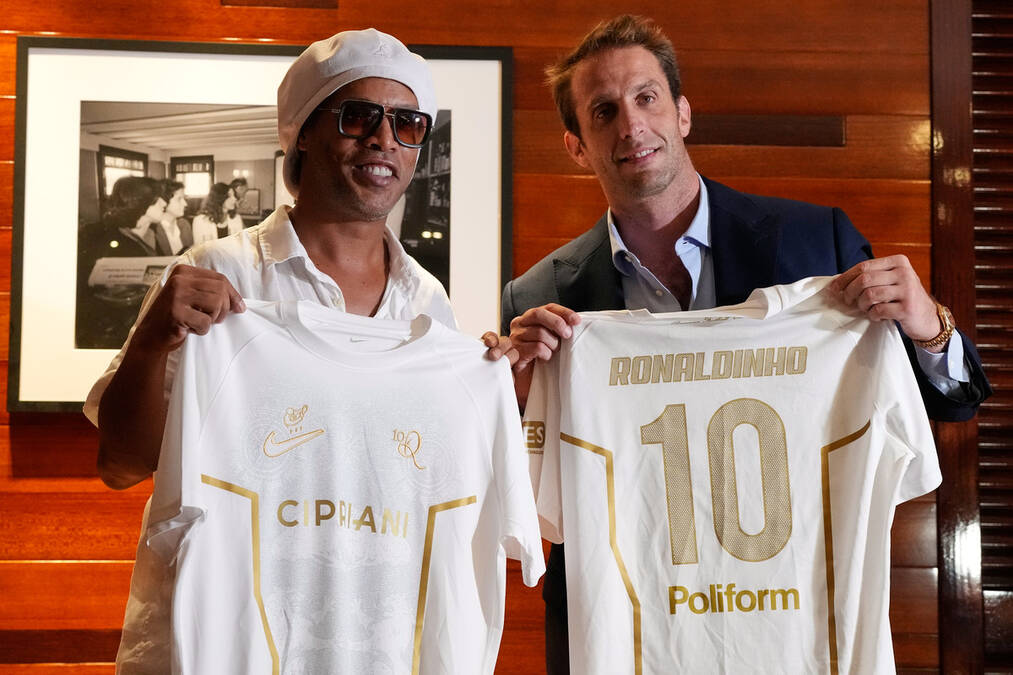 Nije kraj, Ronaldinjo opet igra fudbal: U 47. godini potpisao za novi klub
