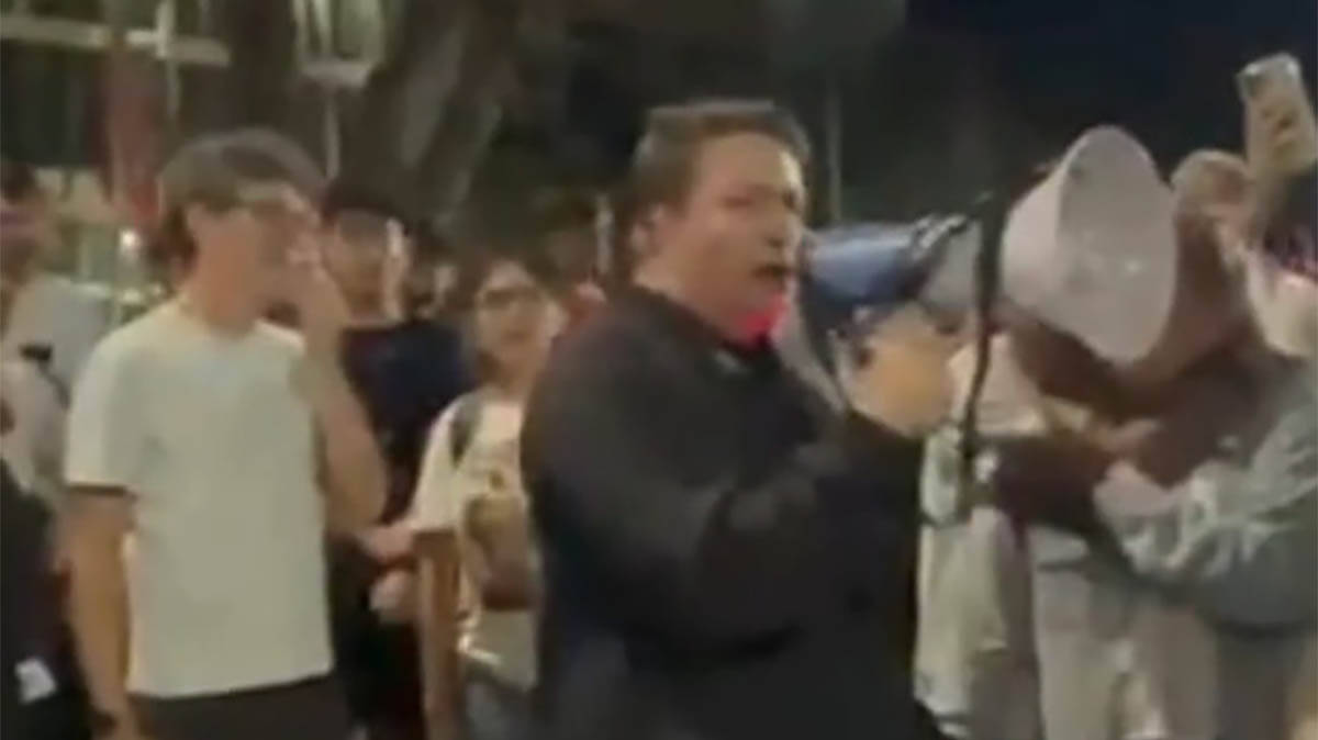 Jezivi krici ispod ruševina paralisali su Venecuelu: Gradonačelnik megafonom u mraku okuplja preživele (Video)