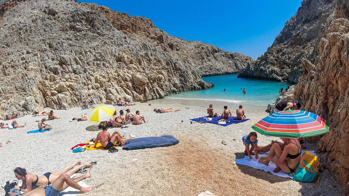 Skriveni dragulj Grčke zaludeo turiste: Plaža na popularnom letovalištu oduzima dah, ali nije za svakoga