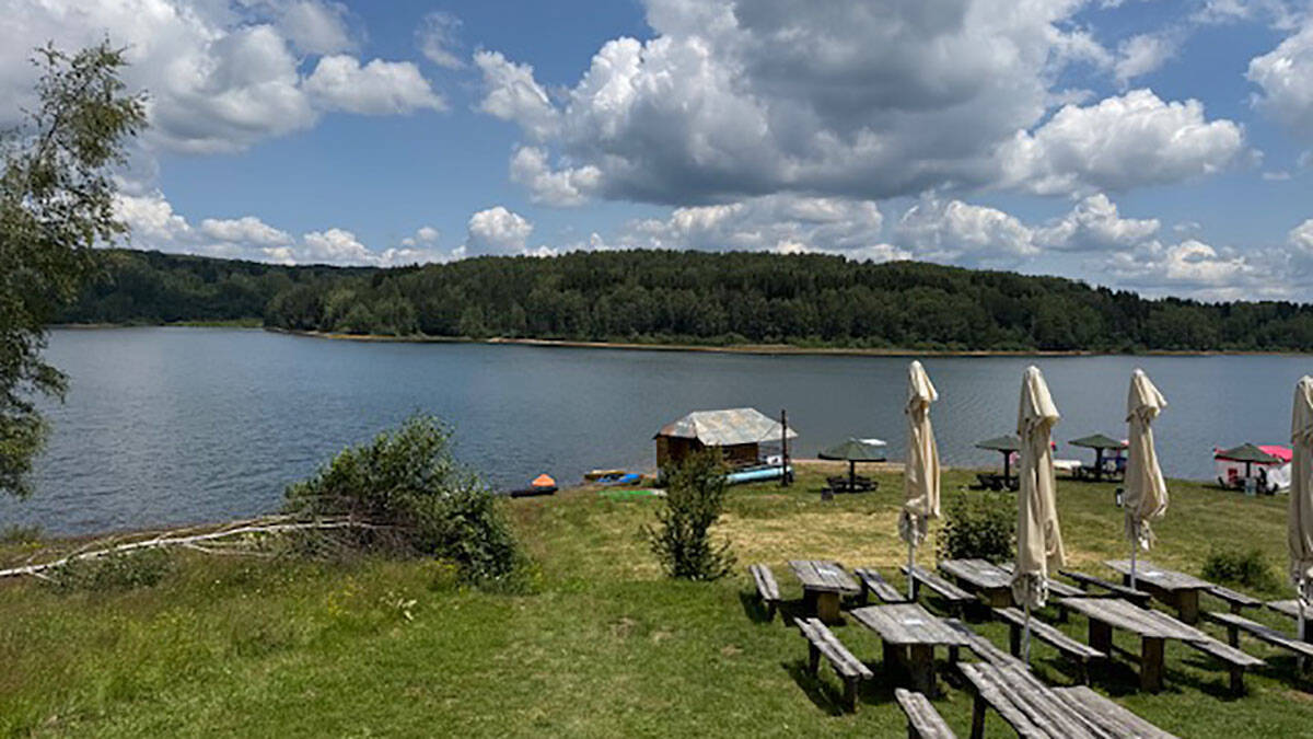 "Leti ovde bude i do 10 stepeni": Jezero u Srbiji turisti zaobilaze, a iza sebe krije mnoge mistične tajne