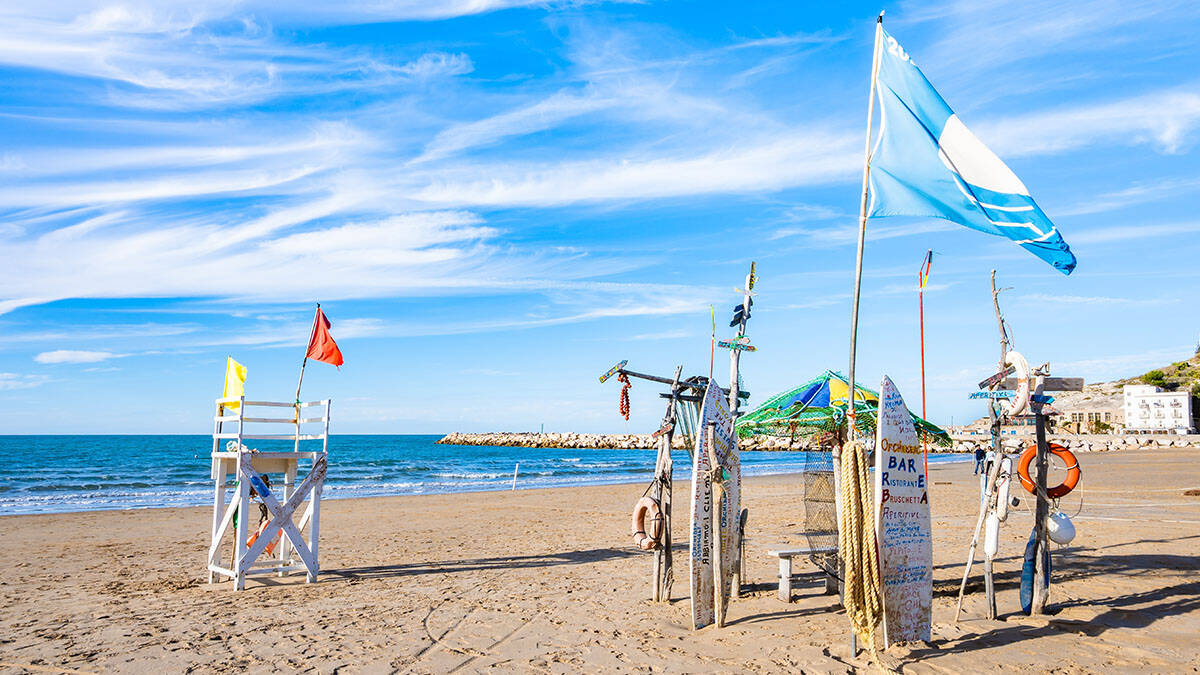 Boje zastavica na plažama nose važna upozorenja: Evo kada je bezbedno plivati a kada nikako ne smete u vodu