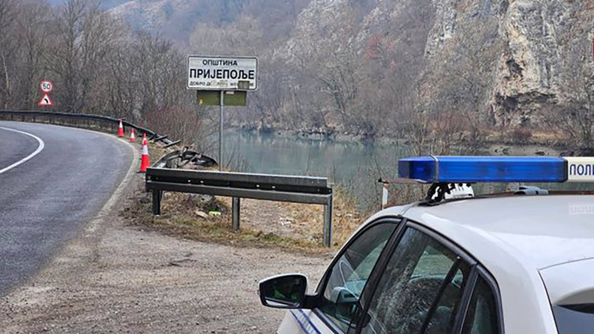 Drama kod Prijepolja: Automobil sleteo u reku, jedna osoba uspela sama da ispliva i spasi se