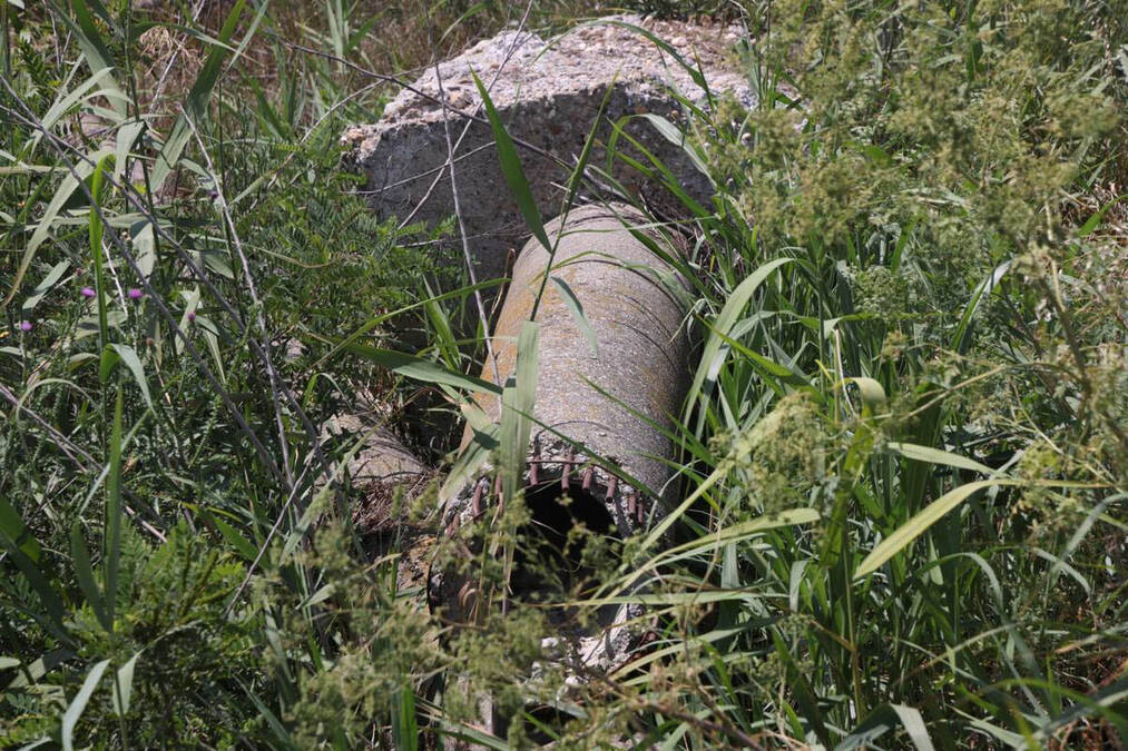 Mladići vozili kvad po njivi, pa upali u kanal: Prve slike sa mesta strašne nesreće u Batajnici (Foto)
