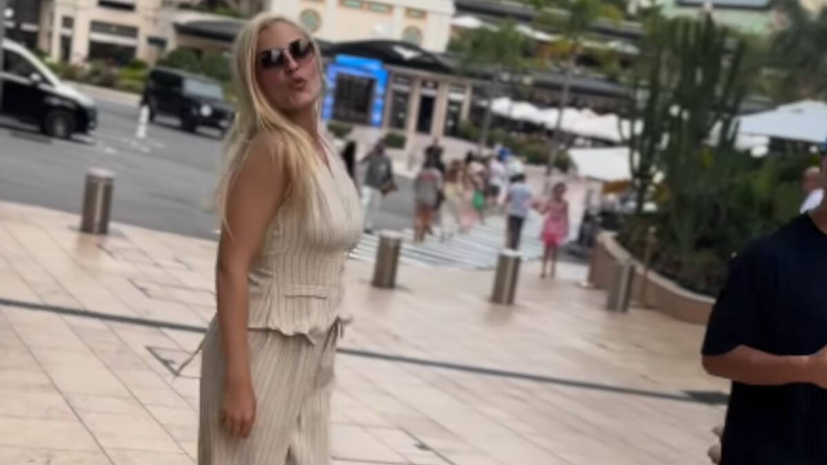 Goga napustila Srbiju dok bivši čeka prvo dete sa drugom: Povela i decu, a društvo joj pravi ovaj muškarac 