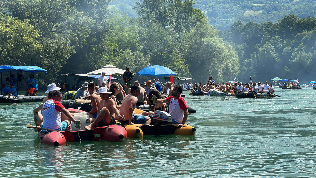 "Biće najveća žurka na Balkanu": Drinska regata okuplja hiljade učesnika i stotine čamaca uz jednu novinu