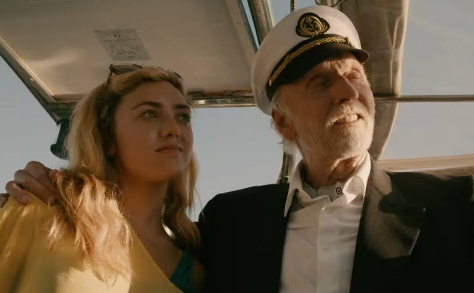 Vruća scena između glumice (23) i dede (79) iz kultnog horora uzdrmala svet: Film odmah otkazan u bioskopima