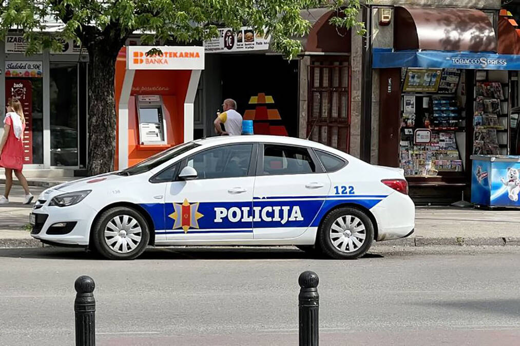 Bizarna pljačka u Podgorici: Muškarac (41) pokušao da opljačka svoju ženu u kiosku, ona odbila da mu da novac