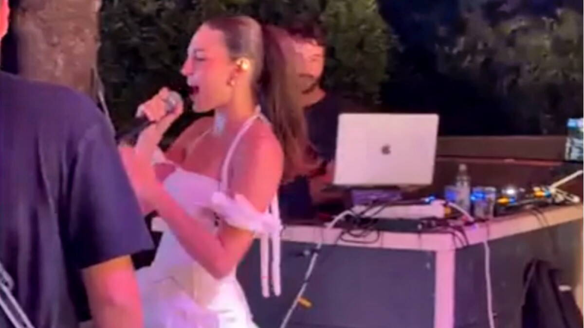 Džejla zapevala Đurđevdan usred Hrvatske, publika u transu! Prate je uglas, eksplozija emocija u Vodicama (Video)
