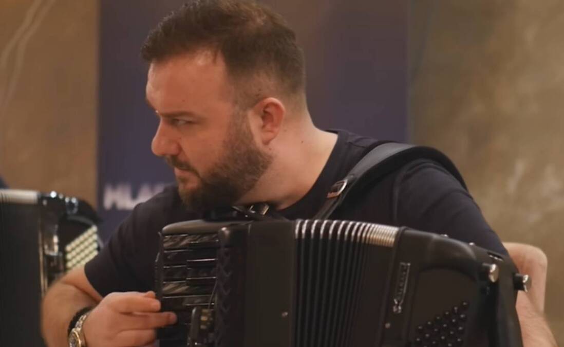 "Anonimni pevači uzimaju po 5.000 €": Borko Radivojević bez dlake na jeziku opleo po estradi, izneo detalje