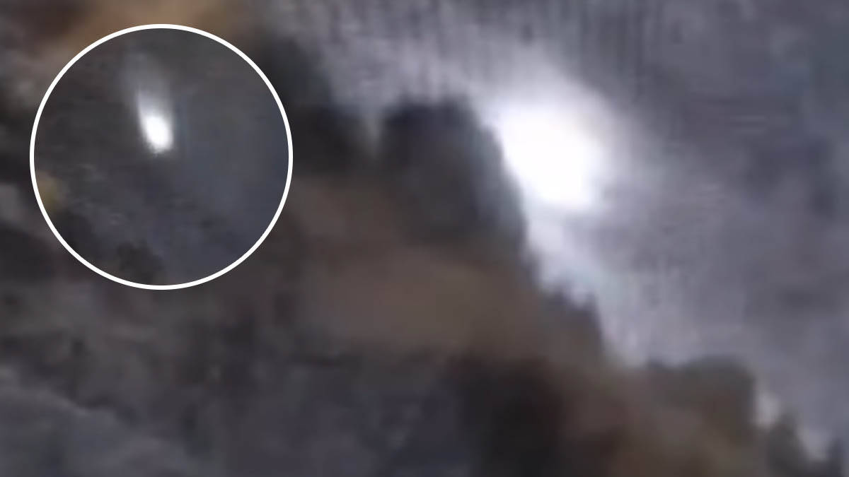 Kamere zabeležile bljesak na nebu Novog Zelanda: Posle meteora odjeknuo snažan prasak (Video) 