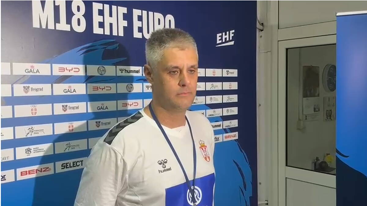 "Sad neka skaču, divljaju, lupaju"; Selektor uzeo klincima telefone i napravio čudo sa Srbijom