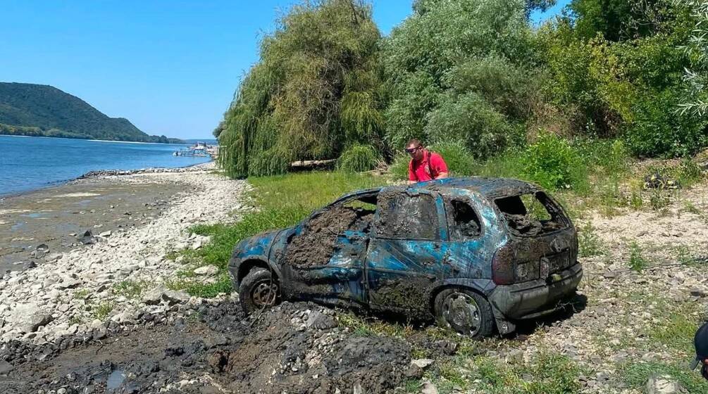 Dunav presušio i izbacio "opela": Auto ukraden pre 13 godina otkriven zbog niskog vodostaja, evo šta je u njemu bilo