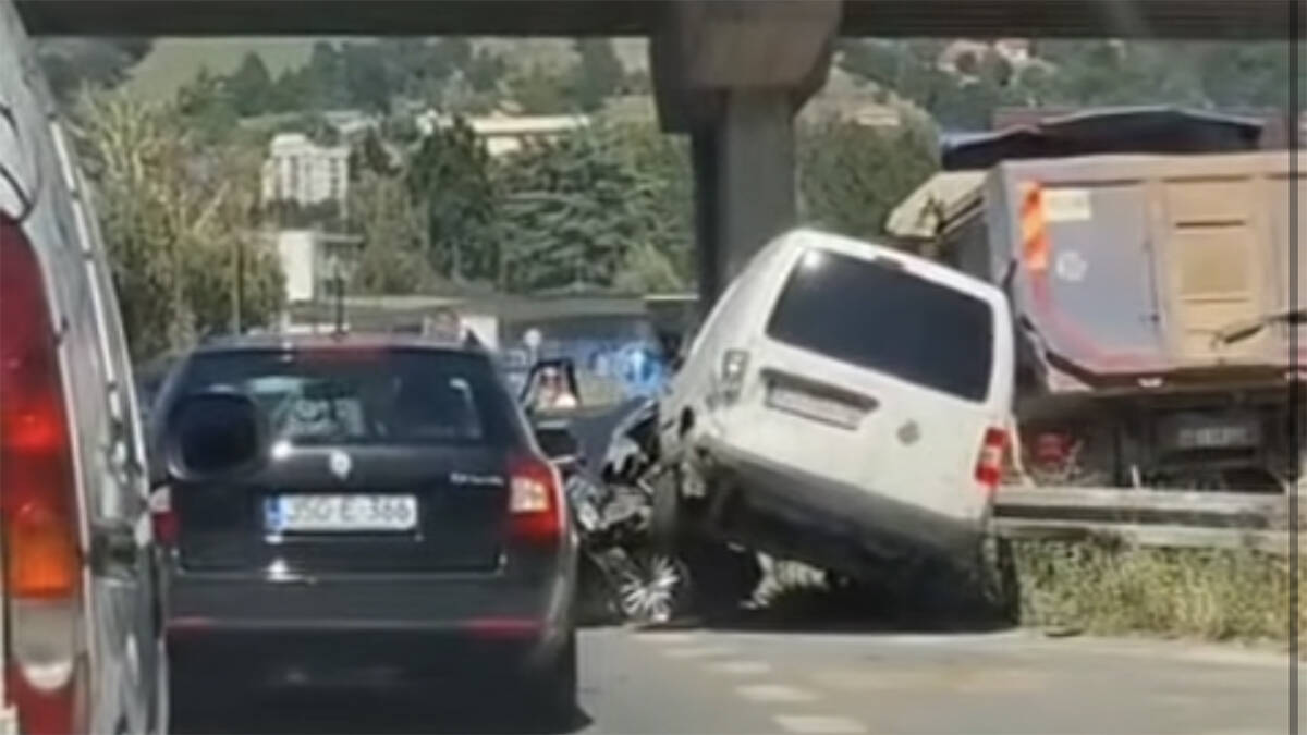 Teška nesreća kod Užica: Među povređenima i deca, lekari koji su se zatekli u blizini odmah pritekli u pomoć