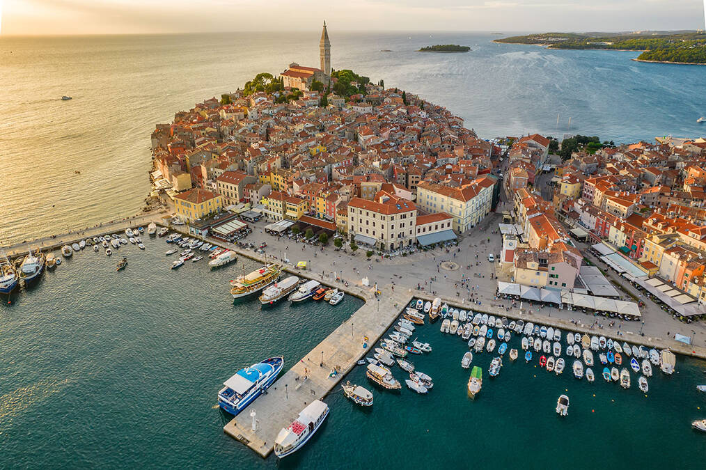 Zašto svi odjednom hrle u ovaj hrvatski grad? Ima 22 ostrva, a World Atlas ga svrstao među najlepše
