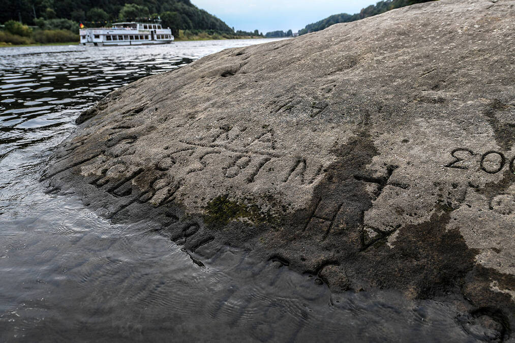 "Ako me vidiš, plači": Iz Elbe ponovo izronili "gladni kamenovi" koji nose mračnu prognozu