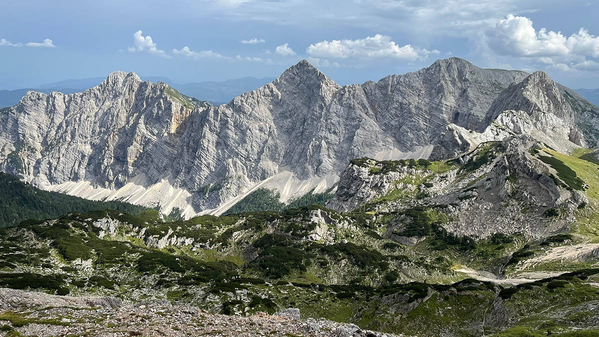 Planinar skliznuo sa staze i poginuo na licu mesta: Tragedija u Sloveniji