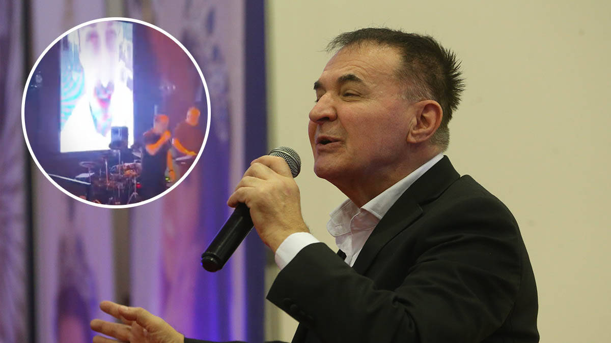 Mitar Mirić peva "Dotakni me", a iza njega momci sa viralnog snimka: Pevaču "oživeli" pesmu, ovako im se odužio