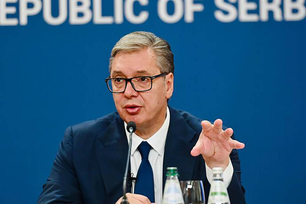 Aleksandar Vučić večeras podnosi ostavku na mesto predsednika Srbije: Veliki broj građana se okupio ispred Predsedništva