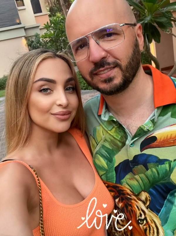 Maja Berović u 6. mesecu trudnoće u providnoj haljini