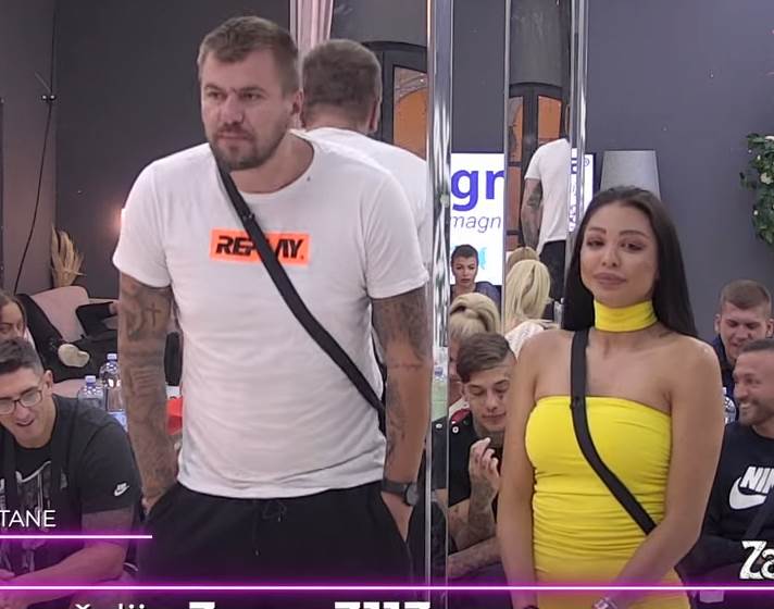 NAGAĐALO SE DA MU JE DEVOJKA! Oglasila se zgodna crnka s Janjuševe slike - Otkrila kako su se upoznali!