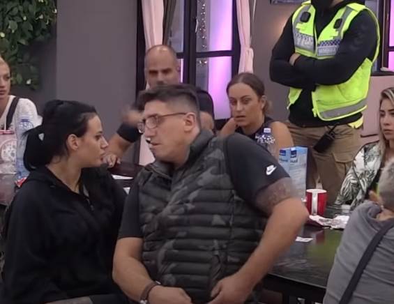 kristijan golubovic pljunuo misela zadruga foto video