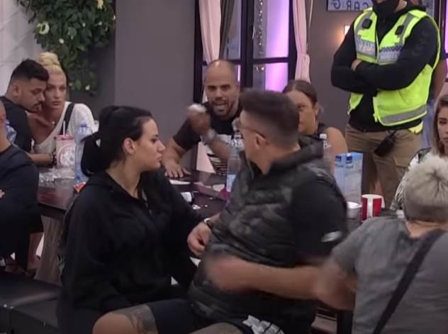 kristijan golubovic pljunuo misela zadruga foto video