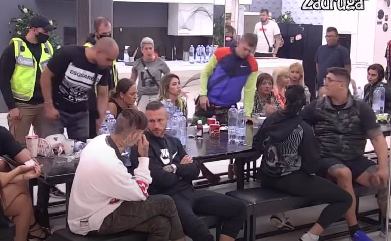 kristijan golubovic pljunuo misela zadruga foto video