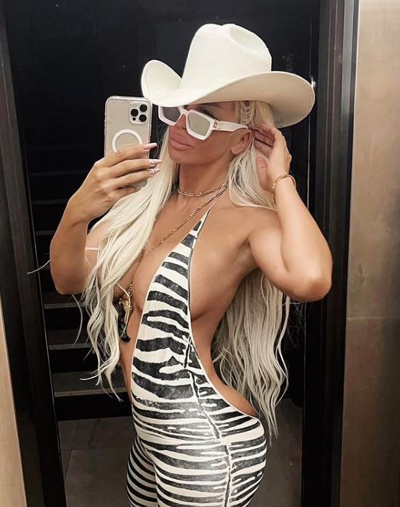 jelena karleusa obukla kombinezon star 20 godina instagram foto video