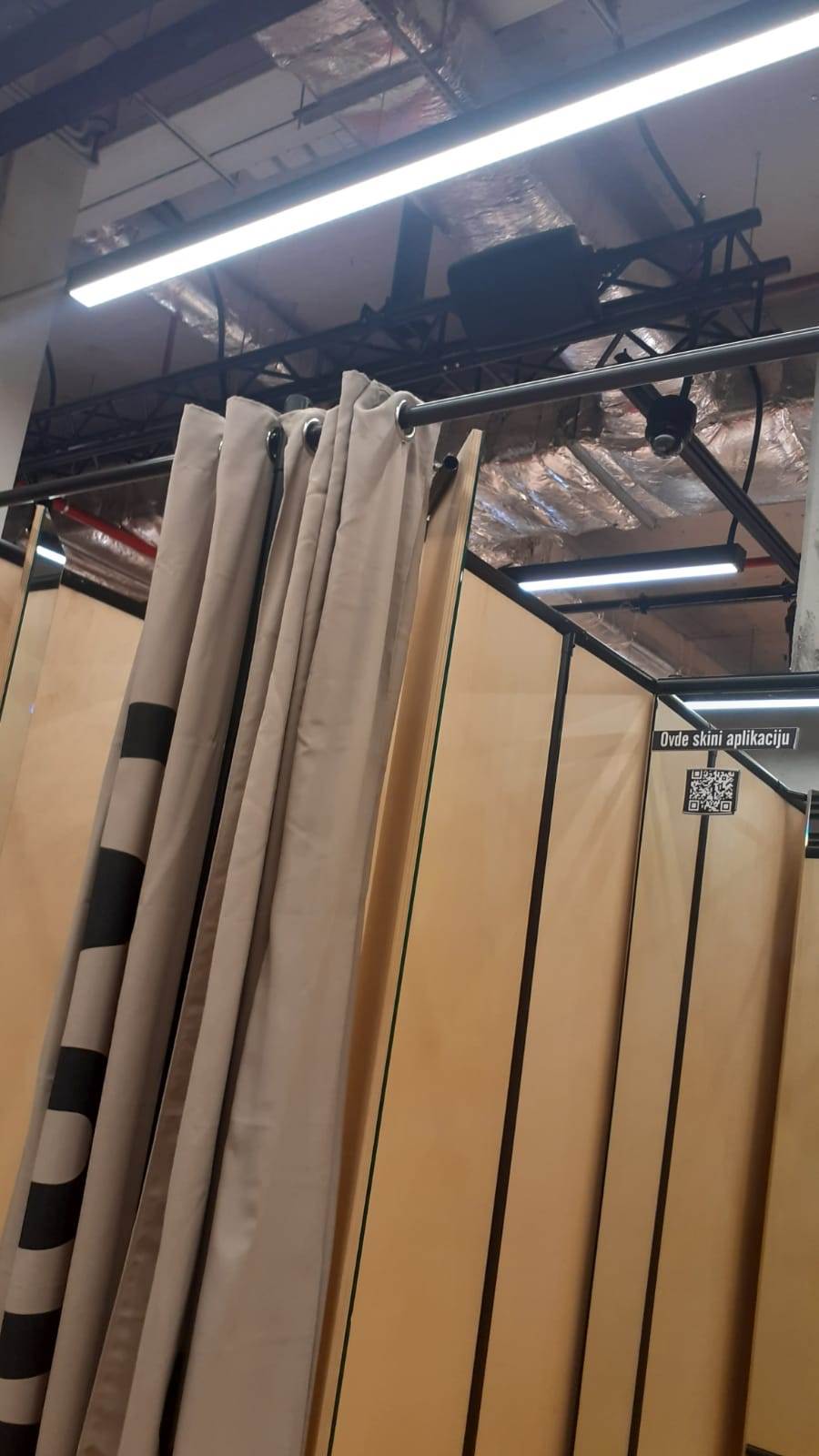 kamere u kabinama prodavnica 