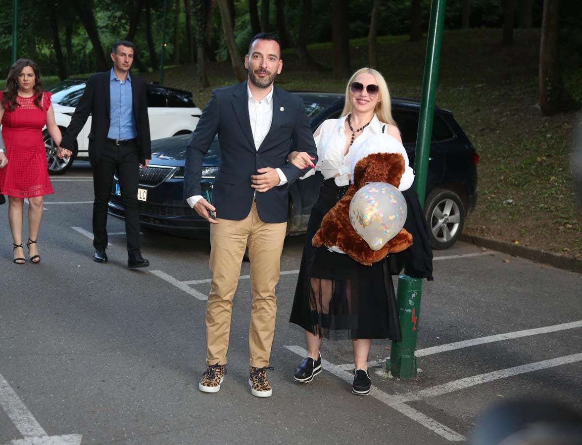 zeljko raznatovic prvi rodjendan bojana rodic mirko sijan foto